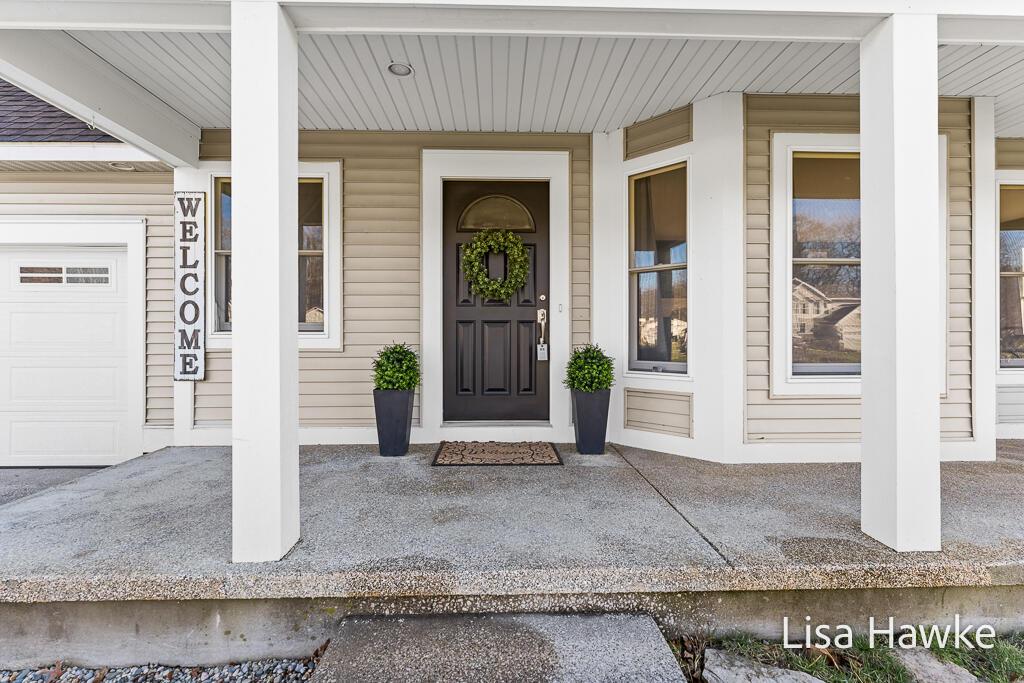 property entrance with a porch and a garage