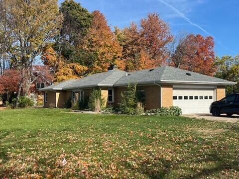 view of front of house featuring a garage and a front yard