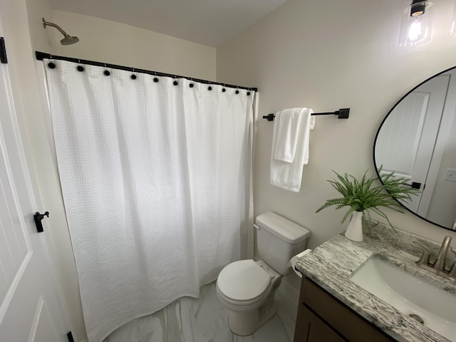 bathroom featuring toilet, a shower with shower curtain, and vanity