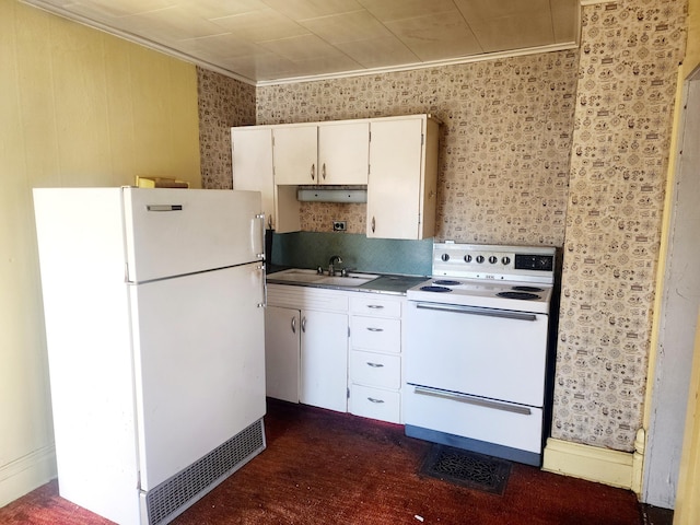 kitchen with ornamental molding, a sink, tasteful backsplash, white appliances, and wallpapered walls