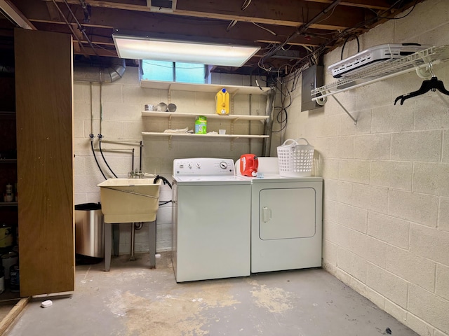 laundry area featuring sink and washing machine and clothes dryer