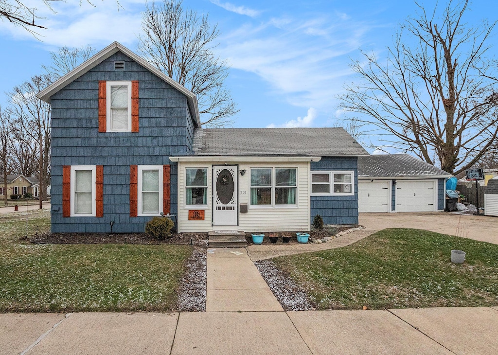 view of front of home with a front yard and a garage