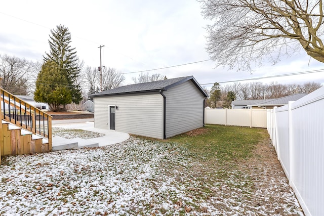 exterior space featuring an outbuilding