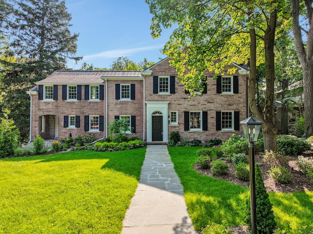 view of front of house featuring a front yard