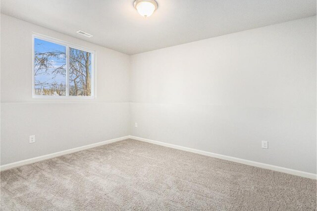 unfurnished room with carpet