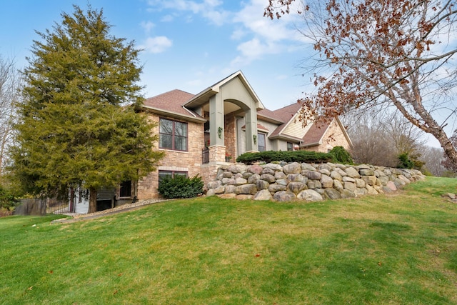 view of front of house with a front lawn