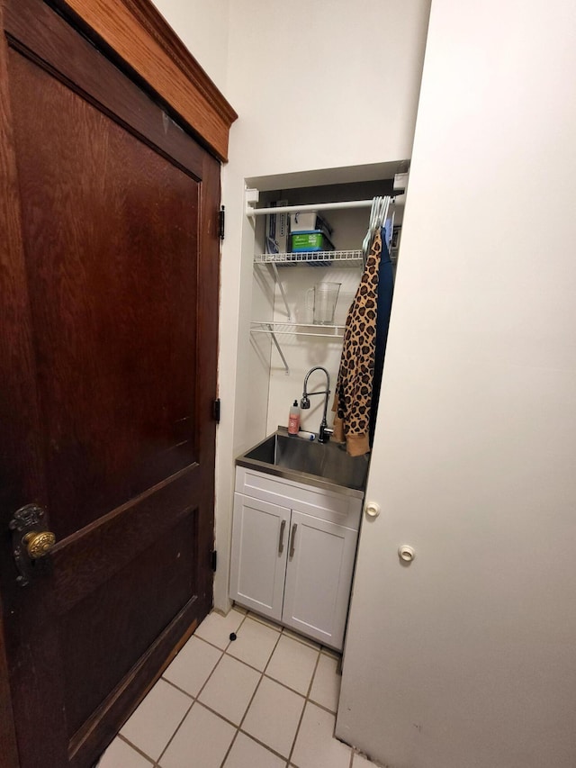 walk in closet featuring light tile patterned floors and sink