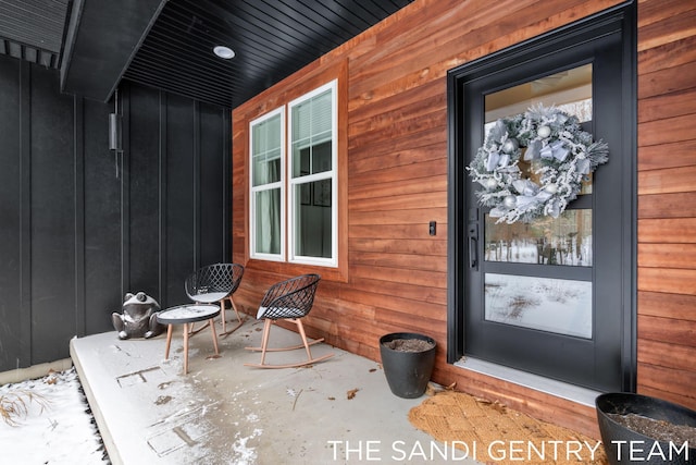 entrance to property with covered porch