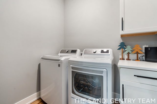 laundry room featuring cabinets and independent washer and dryer