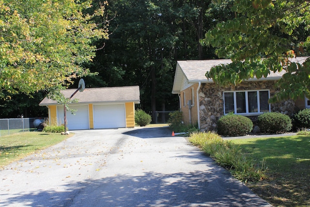 view of front of home featuring a front yard