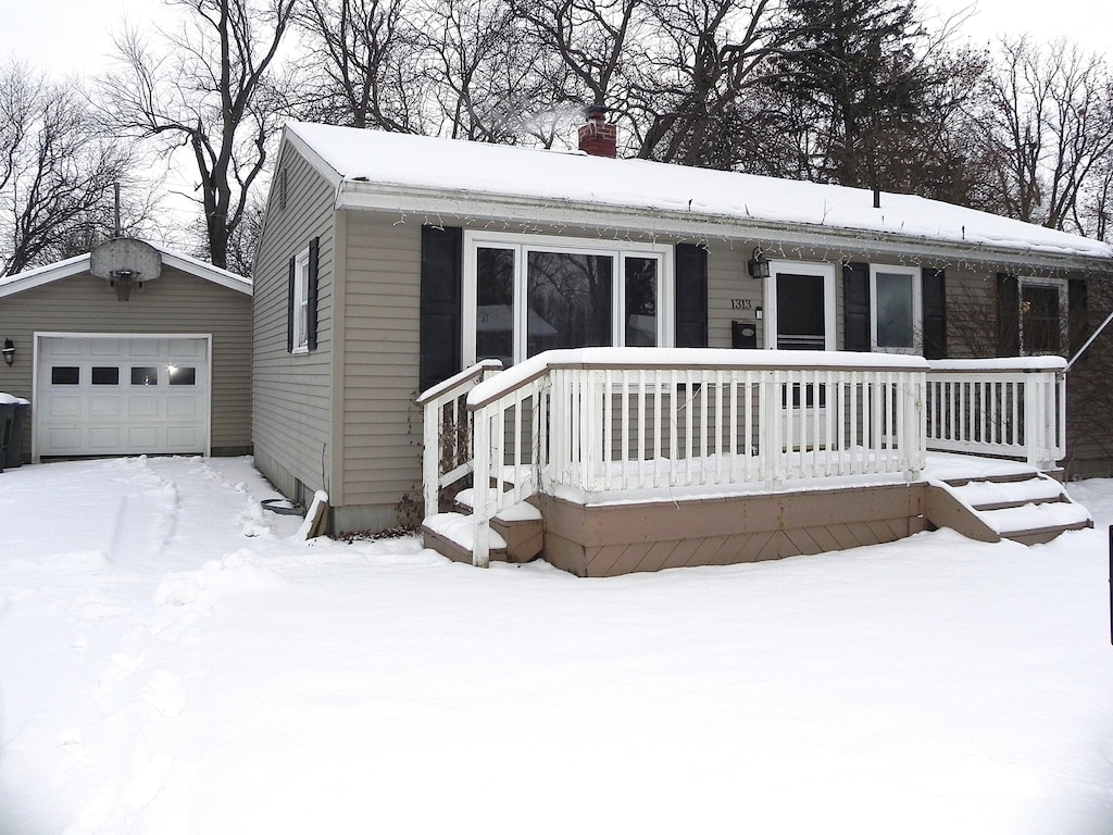 view of front of home with an outbuilding and a garage