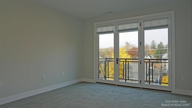 unfurnished room featuring carpet