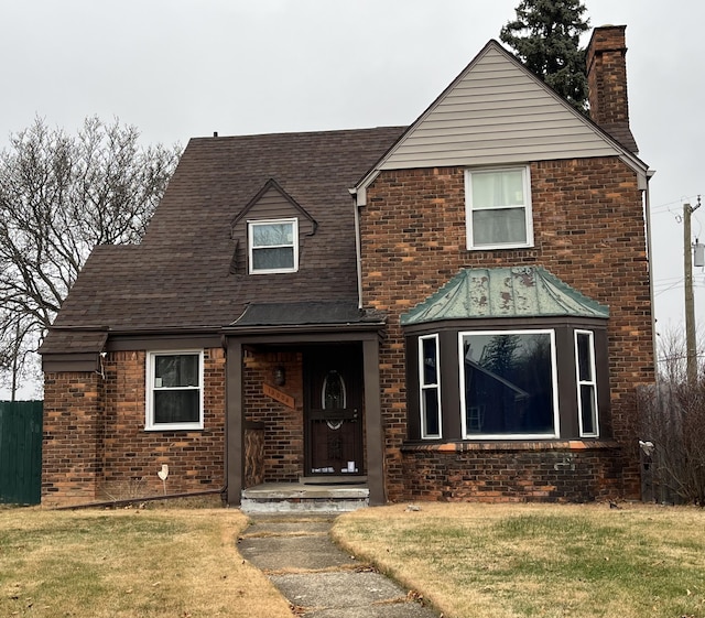 view of front of house with a front lawn