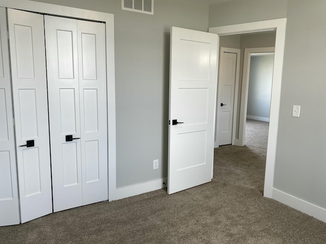 unfurnished bedroom with carpet and a closet