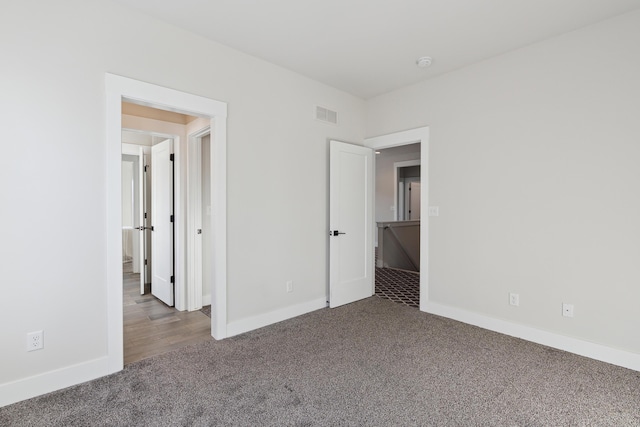 unfurnished bedroom featuring carpet flooring