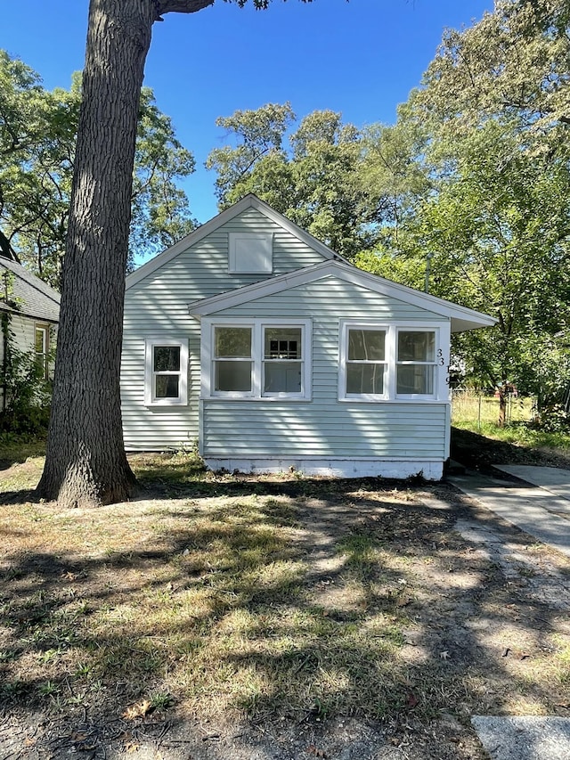 view of side of property featuring a yard