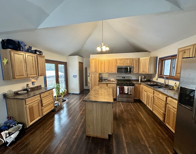 kitchen featuring appliances with stainless steel finishes, dark hardwood / wood-style flooring, sink, a notable chandelier, and hanging light fixtures