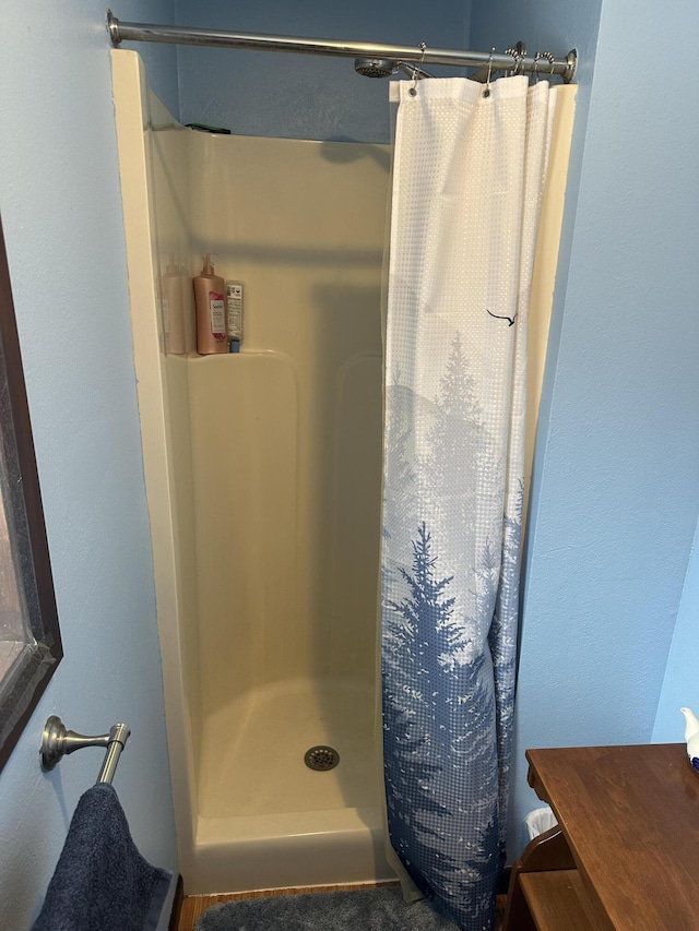 bathroom featuring a shower with curtain