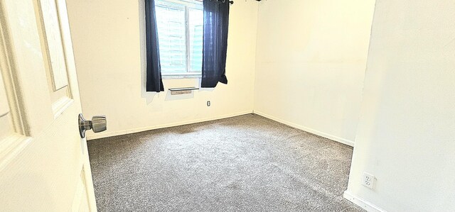 unfurnished room featuring carpet floors