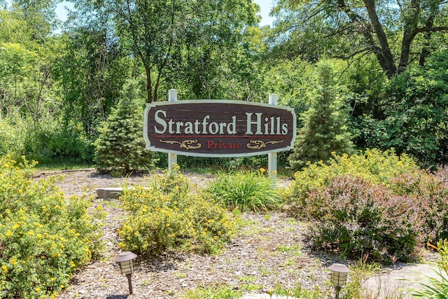 view of community / neighborhood sign