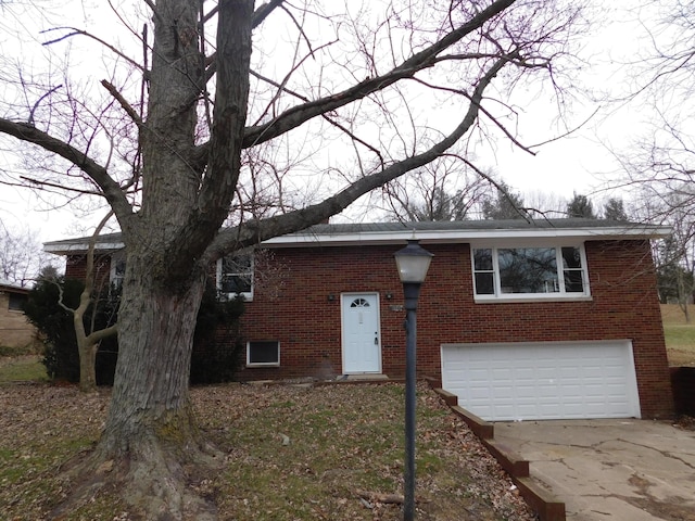 view of front of property featuring a garage