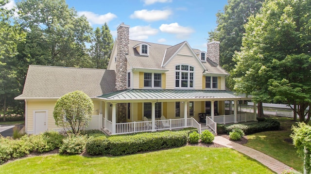 view of front of home featuring a porch and a front yard