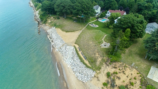 bird's eye view with a water view