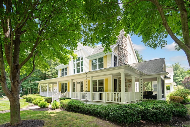 view of front facade with a porch and a front lawn