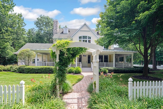 view of front facade with a porch and a front yard