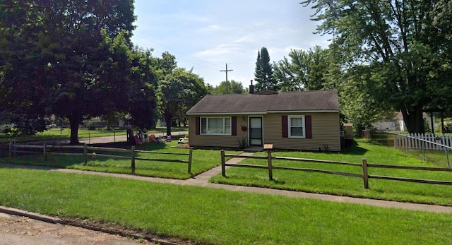 view of front facade featuring a front yard