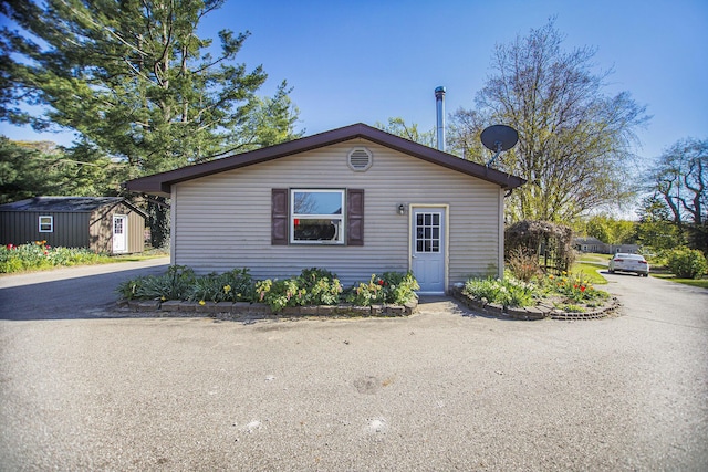 view of side of property with a storage shed