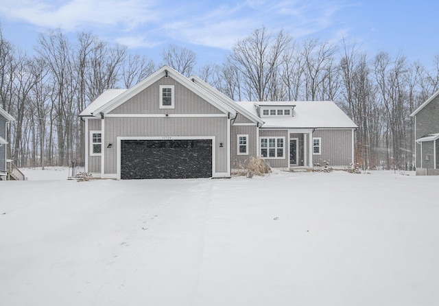 view of front facade featuring a garage