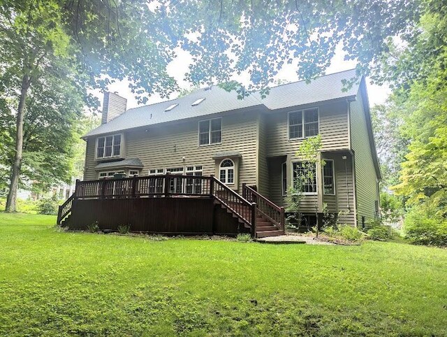 119 Kingsbury Ct, Battle Creek, MI 49015 - back of property featuring a deck and a yard