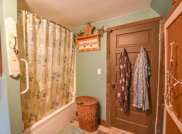 bathroom featuring shower / tub combo