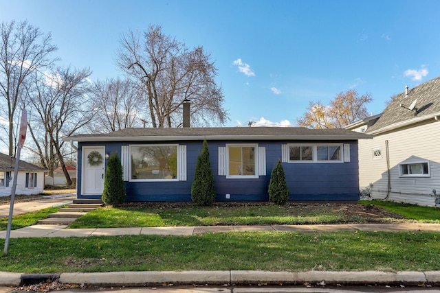 view of front of house with a front lawn