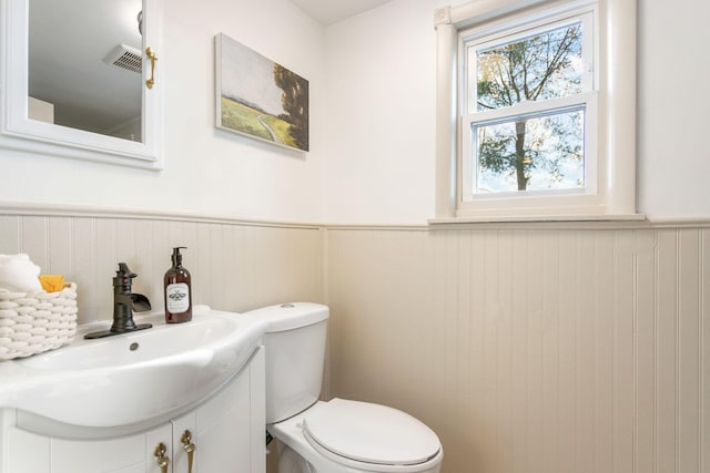 bathroom featuring toilet and sink