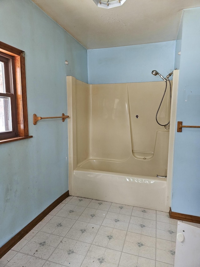 bathroom with bathtub / shower combination