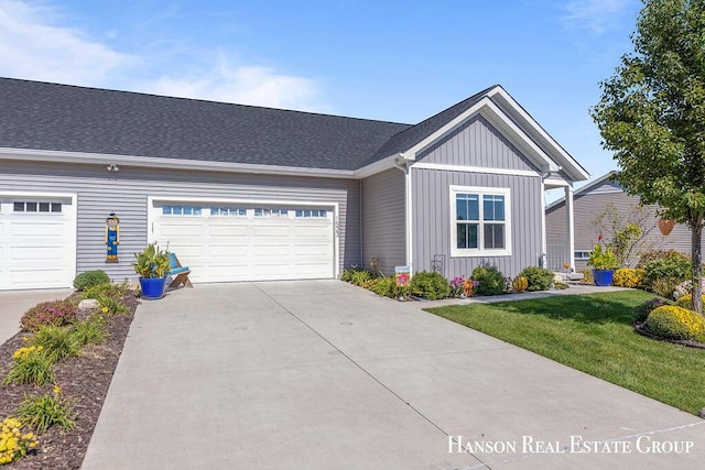 view of front of home featuring a front lawn and a garage