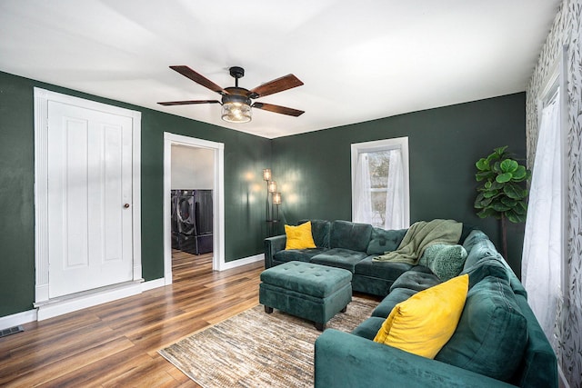 living room with ceiling fan, wood-type flooring, and washer and clothes dryer