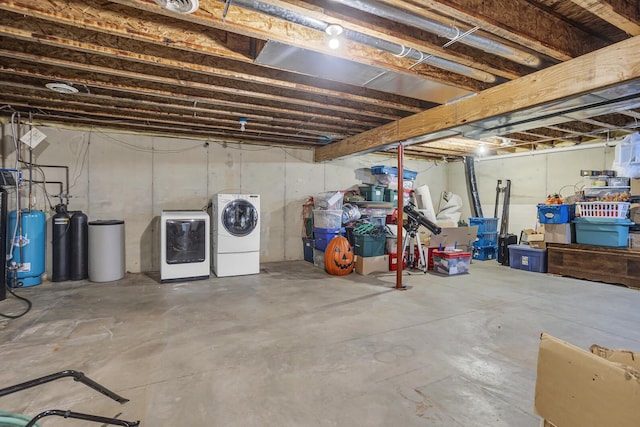 basement featuring independent washer and dryer