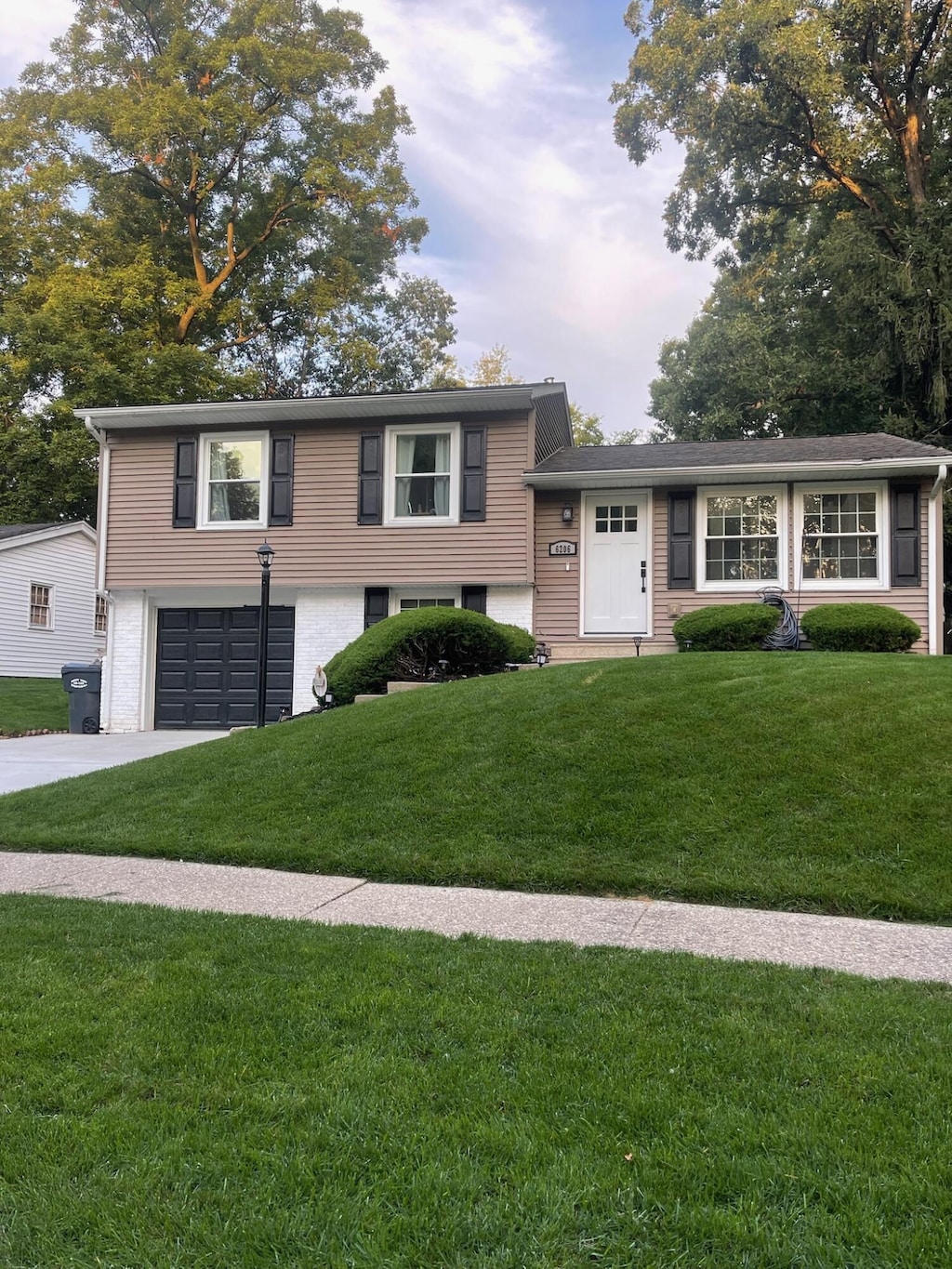 view of front of home featuring a garage and a front lawn