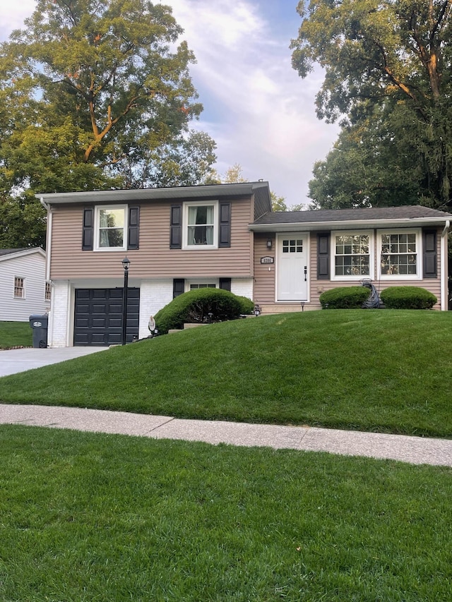 view of front of home featuring a garage and a front lawn