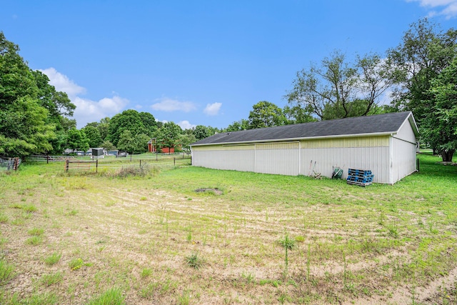 view of yard featuring a rural view and an outdoor structure