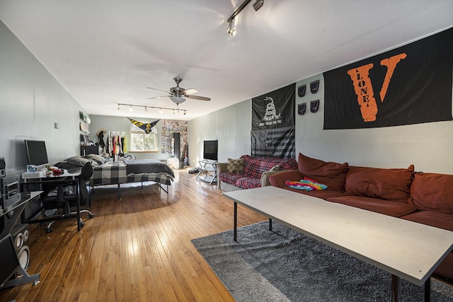 living room featuring ceiling fan and wood-type flooring