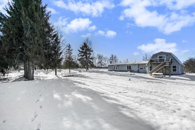 view of yard layered in snow