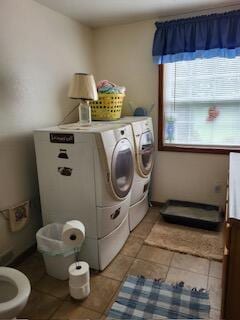 laundry room featuring light tile patterned floors and washing machine and clothes dryer