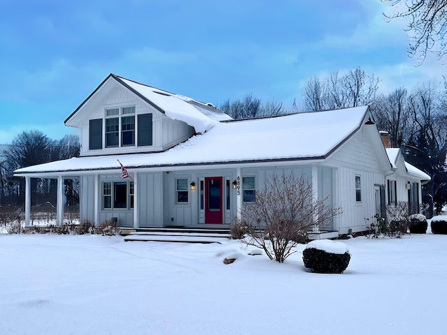 view of front facade with covered porch