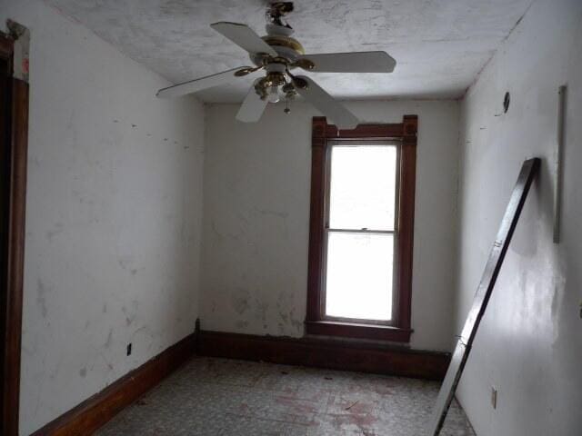 unfurnished room featuring ceiling fan