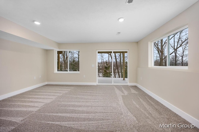 spare room with carpet flooring