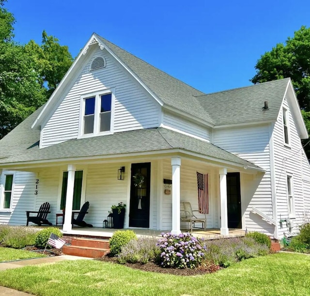 farmhouse inspired home featuring covered porch